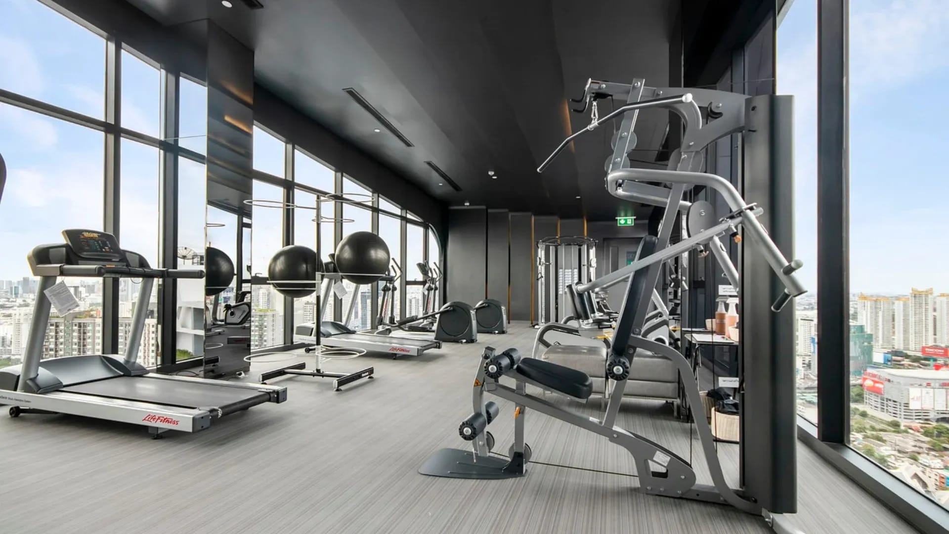How to Choose Right Gym Equipment: 10 Tips for 2025