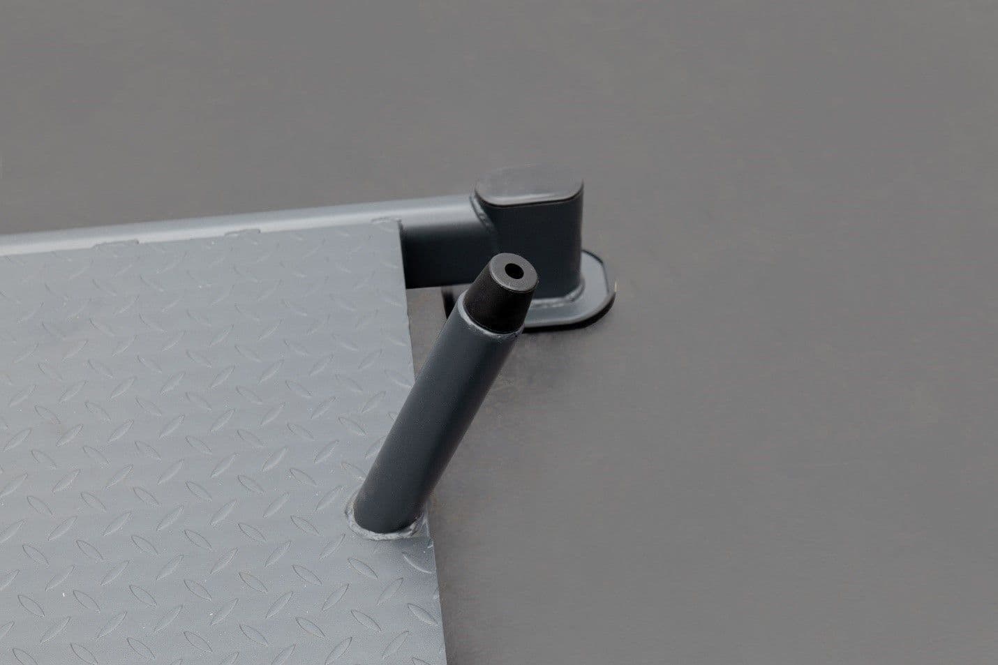 Safety peg that prevents the user from collapsing from failure.